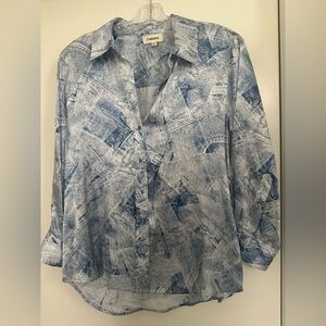 L’agence button front blouse . 100% silk size M . Denim blue white pattern.